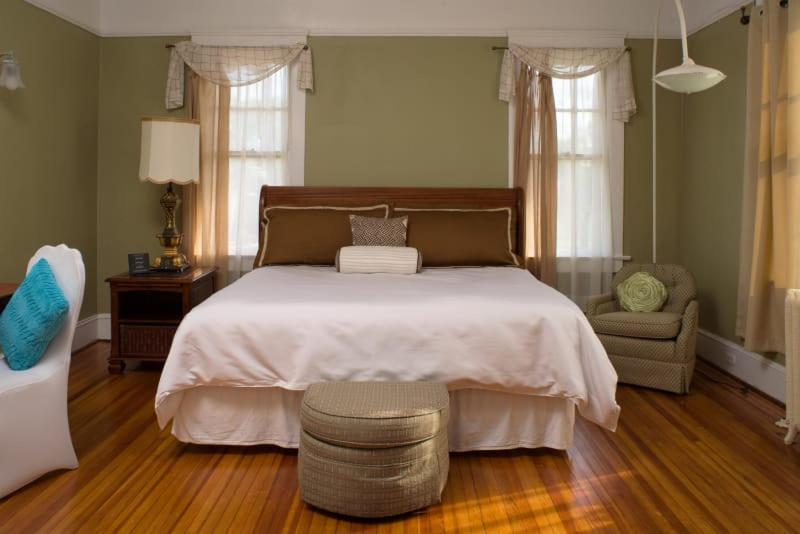 Morgan And Wells Bed And Breakfast Шелби Экстерьер фото